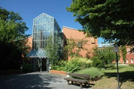 Wilhelm-Kempf-Haus Wiesbaden, Eingang