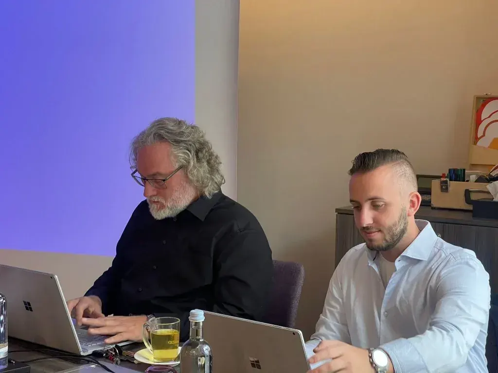 Zwei Referenten: Joachim Schrader, Energieberater + Dominik Weitzel, Bauingenieur