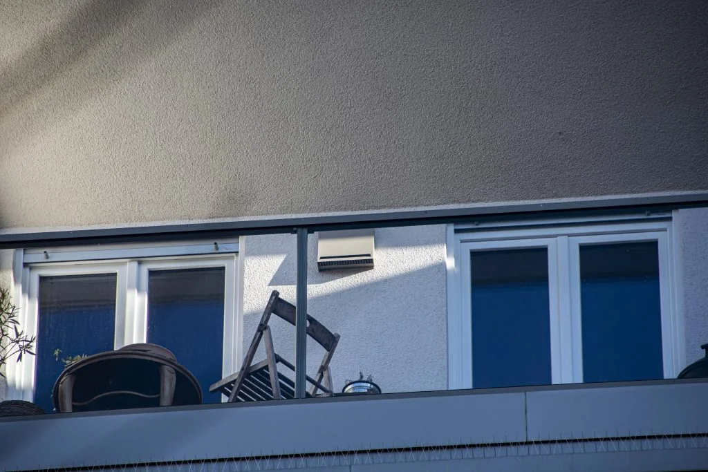 Lüftung verschwindet in Fassade