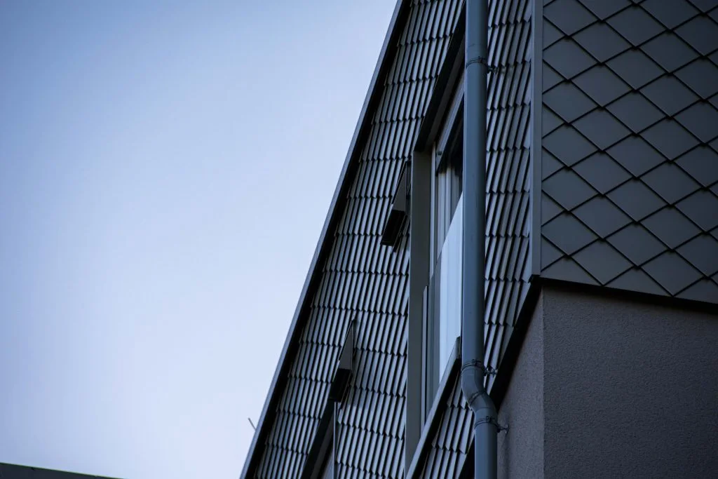 Lüftung verschwindet in Fassade