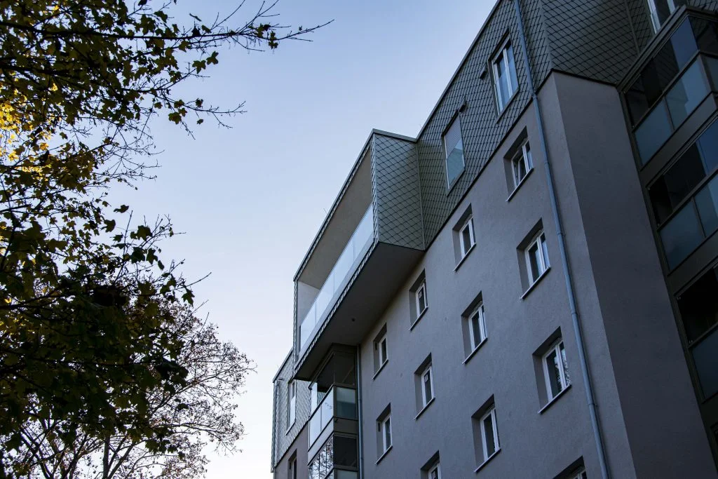 Lüftung verschwindet in Fassade