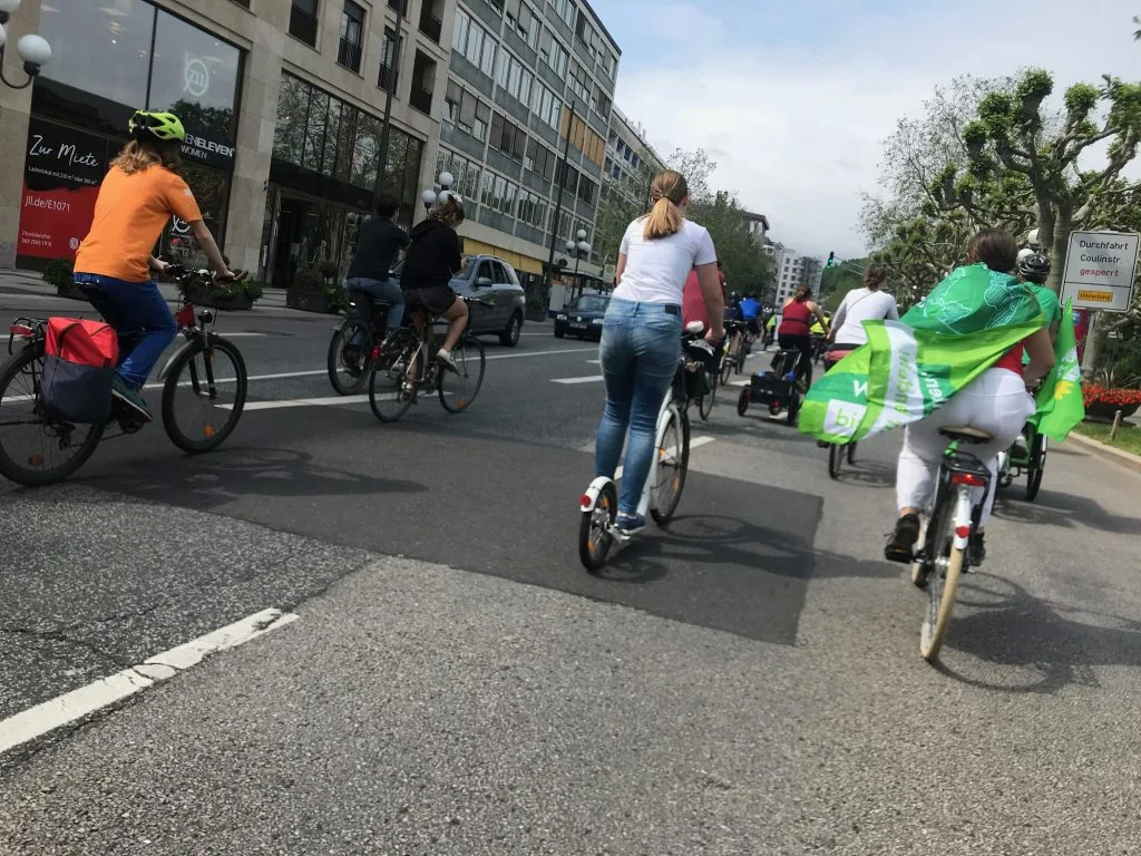Fahrraddemo Wiesbaden 6. Juni 2021: Verkehrsaktivisten Annabell Bruer und Florentine Sommer