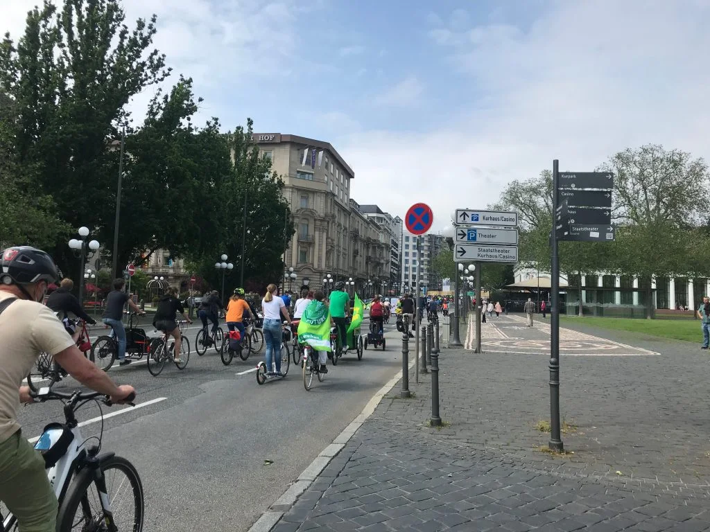 Fahrraddemo Wiesbaden 6. Juni 2021: Verkehrsaktivisten Annabell Bruer und Florentine Sommer